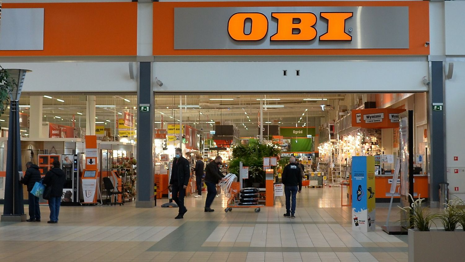News Article DIY investment OBI Poland retail Supernova WP Carey