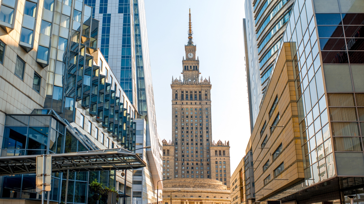 News Article investment JLL office Poland Warsaw
