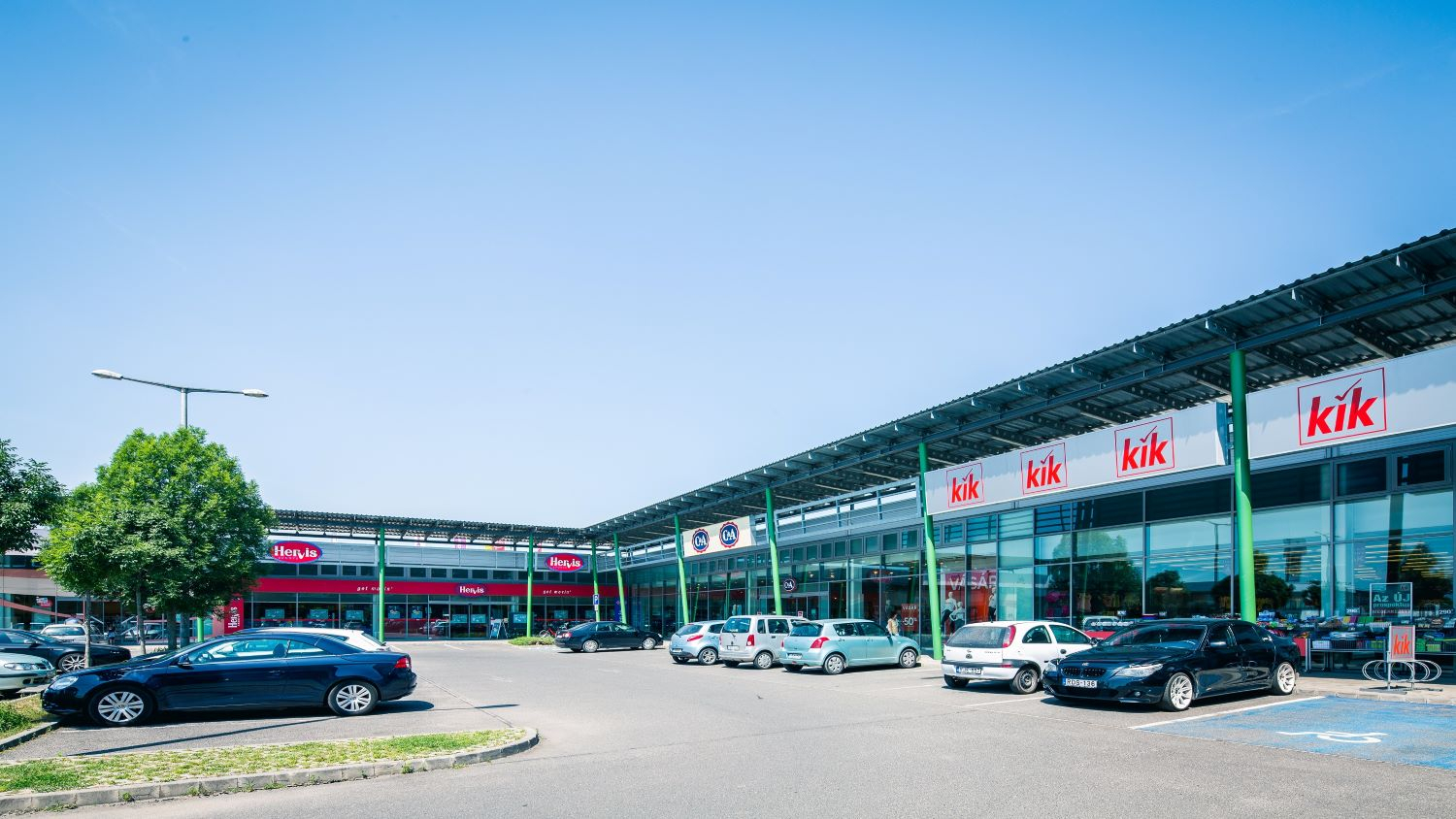 News Article Debrecen Hungary retail park Revetas