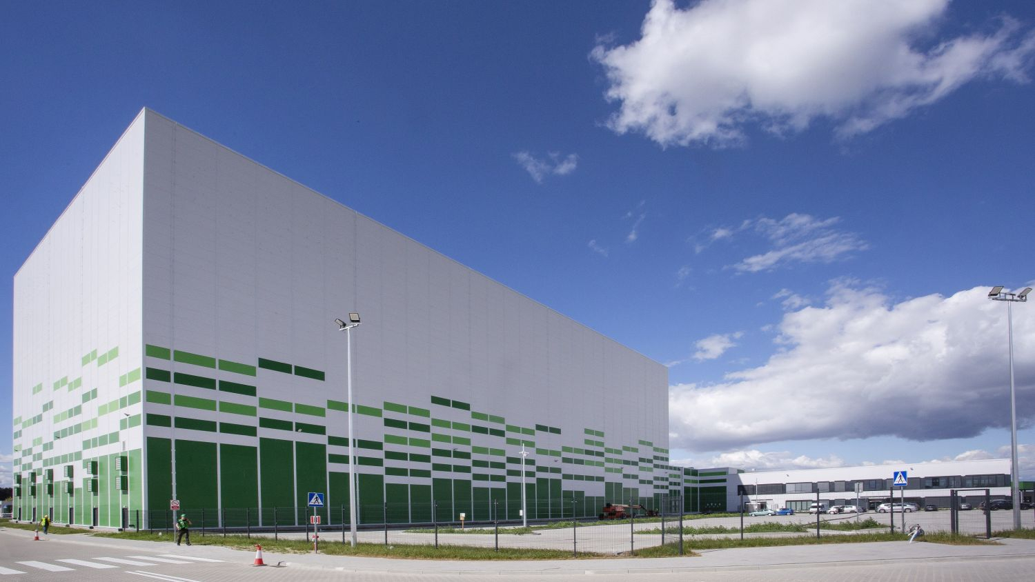 News Article logistics Poland retail warehouse Żabka