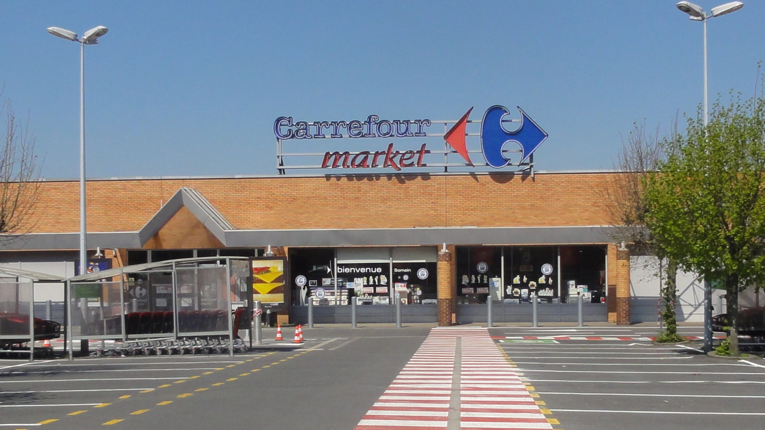 News Article Carrefour cora retail Romania transaction