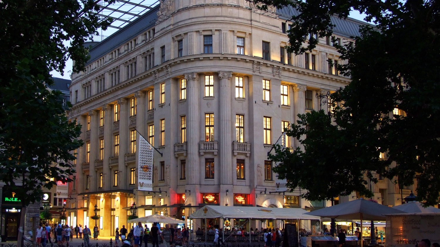 News Article Budapest Horizon Hungary investment retail