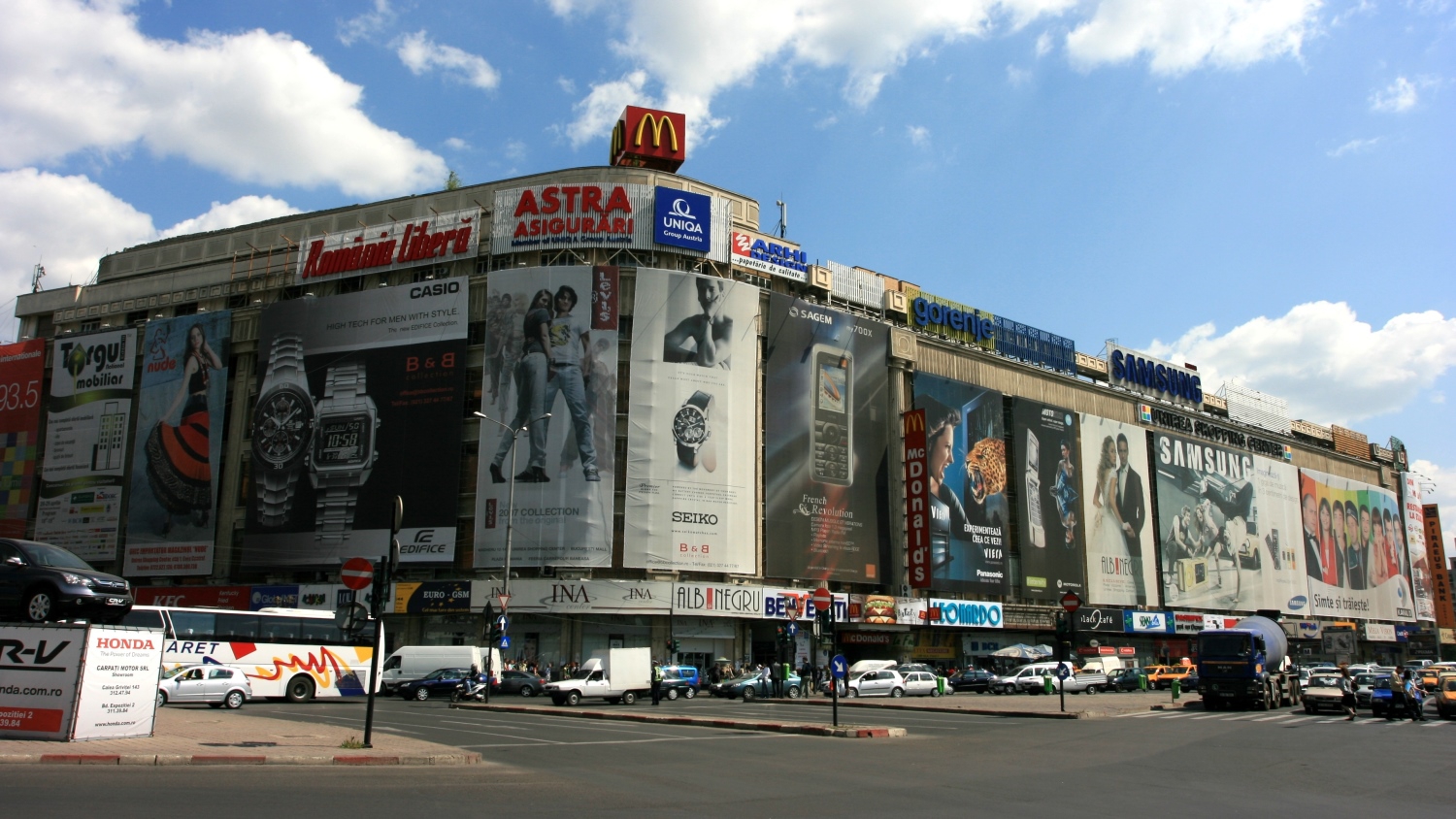 News Article Bucharest Colliers report retail Romania shopping