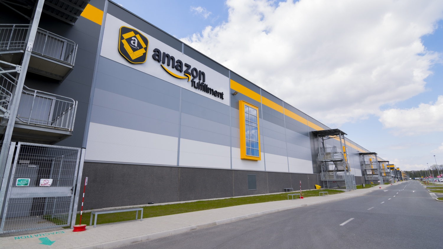 News Article Amazon industrial Lodz logistics Panattoni Europe Poland Sosnowiec warehouse