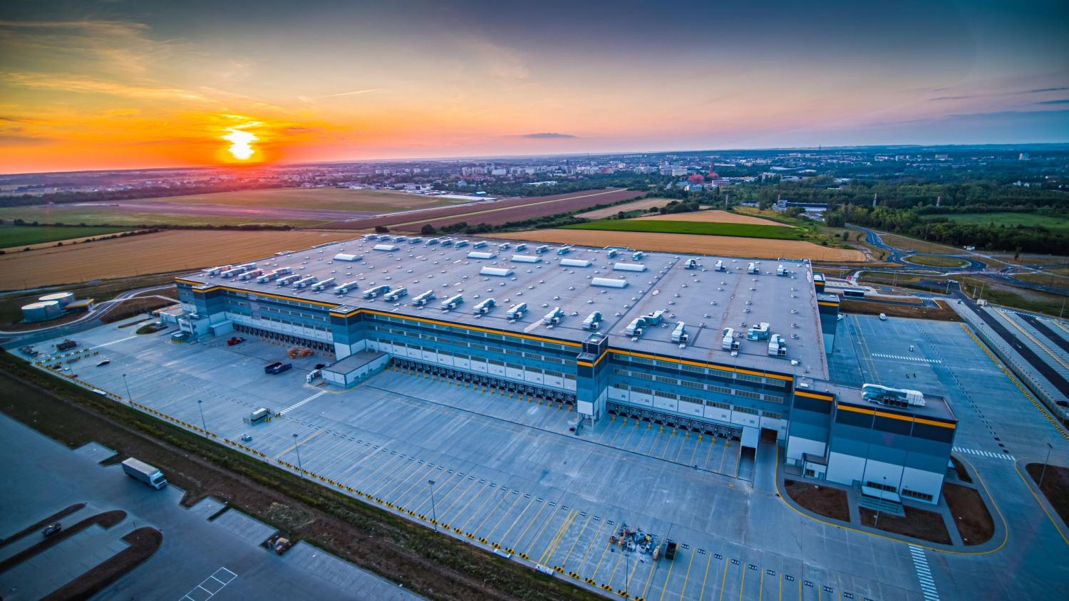 News Article e-commerce industrial Poland report Savills warehouse