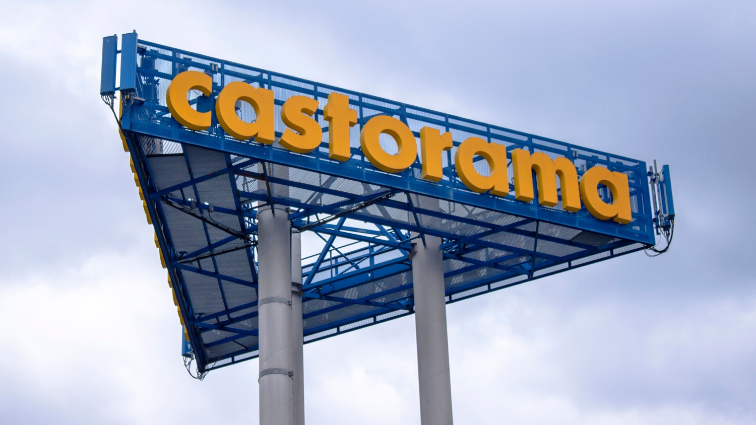 News Article Castorama investment Lodz logistics Poland Savills IM Tritax EuroBox